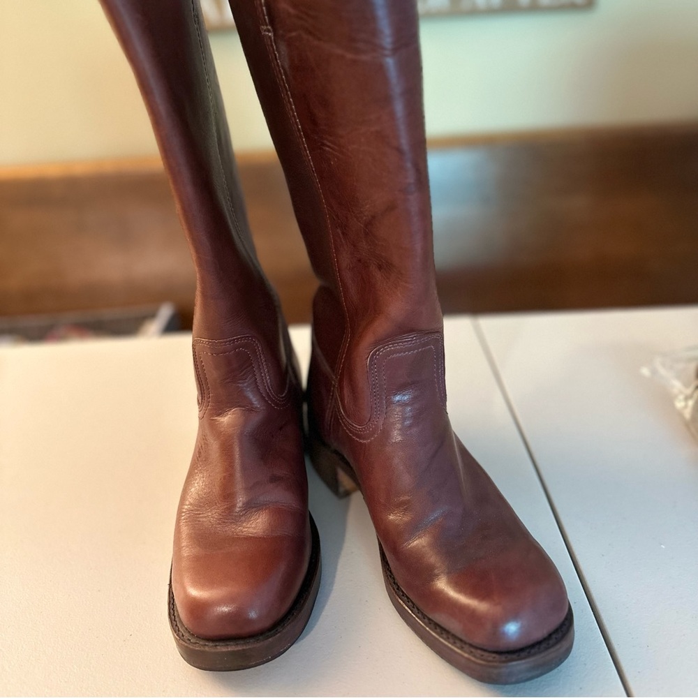 Stunning Frye Campus Boots. Men’s 7.5 leather - almost new, barely worn!